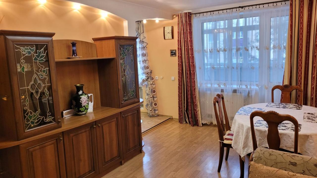 Апартаменти На Проспекті. Khmel'nyts'kyy Ngoại thất bức ảnh